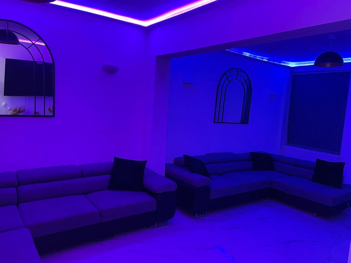 Short Stopzzz & Indoor Hot Tub Manchester Kültér fotó